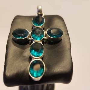 FABULOUS PENDANT NWOT